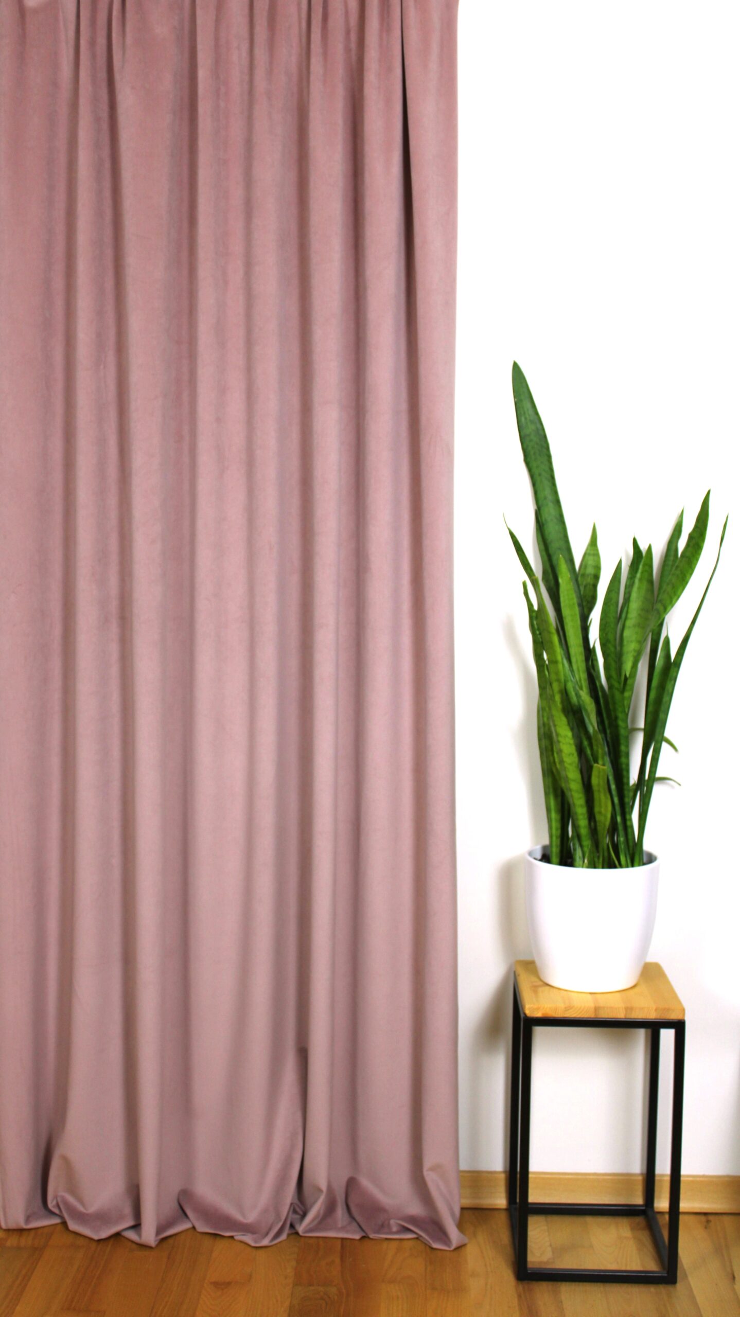 Zasłona gotowa welur pudrowy róż gładka