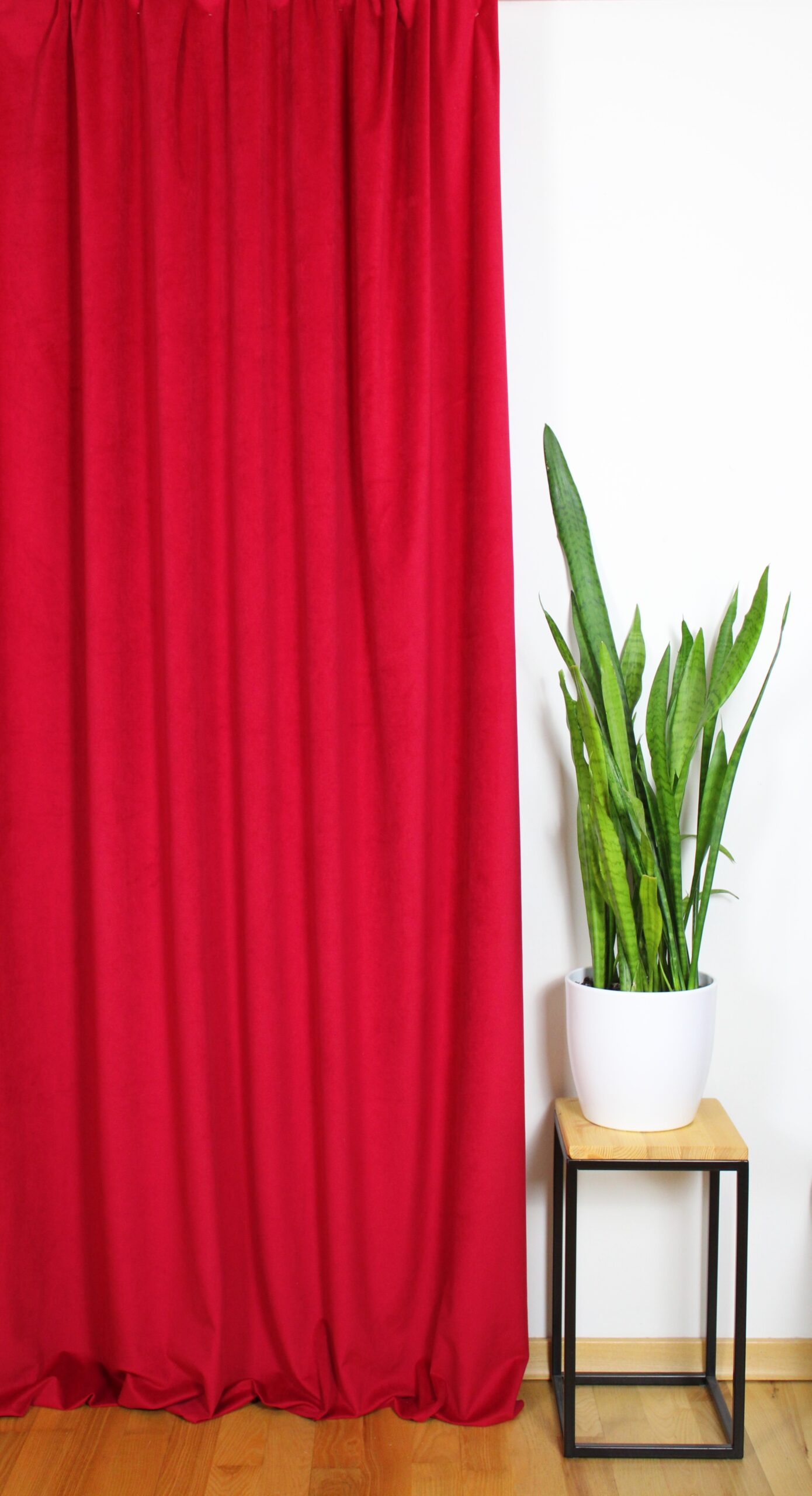 Zasłona gotowa welur czerwień gładka